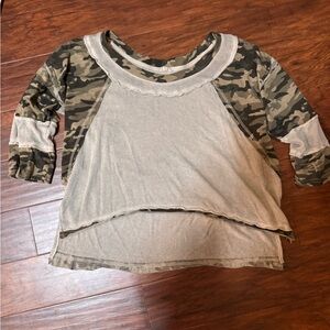 POL Womens Cropped Camo Raglan Top in Olive and Beige